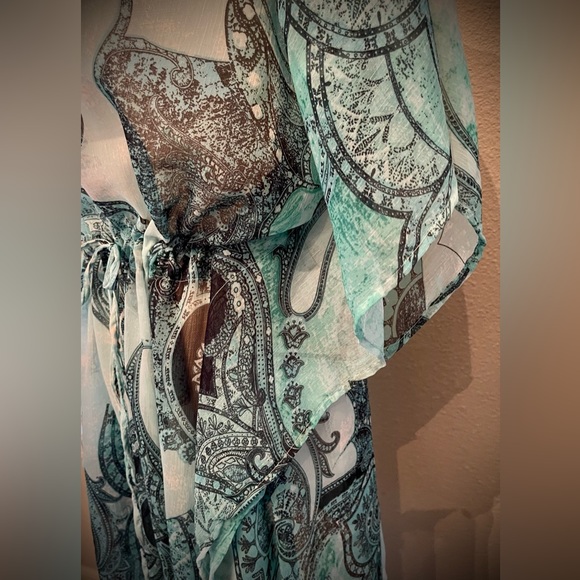 SWIM SUIT COVERUP - Picture 4 of 6